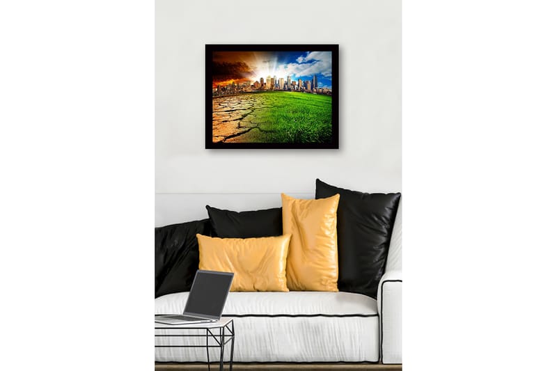 Inramad Canvastavla i trä - 41x56 cm - Kontrast mellan en uttorkad jord och en grönskande stadsmiljö - Grön / Brun / Orange - Inredning - Tavlor & posters - Canvastavla