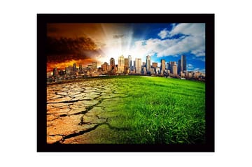 Inramad Canvastavla i trä - 41x56 cm - Kontrast mellan en uttorkad jord och en grönskande stadsmiljö - Grön / Brun / Orange - Inredning - Tavlor & posters - Canvastavla