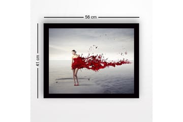 Inramad Canvastavla i trä - 41x56 cm - Kvinna i röd klänning med flödande röda färgpartiklar - Röd / Grå - Inredning - Tavlor & posters - Canvastavla