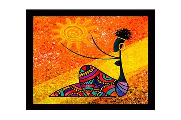 Inramad Canvastavla i trä - 41x56 cm - Kvinna som håller en sol med färgglada mönster - Orange / Svart / Gul - Inredning - Tavlor & posters - Canvastavla