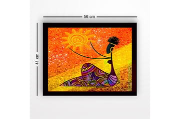 Inramad Canvastavla i trä - 41x56 cm - Kvinna som håller en sol med färgglada mönster - Orange / Svart / Gul - Inredning - Tavlor & posters - Canvastavla