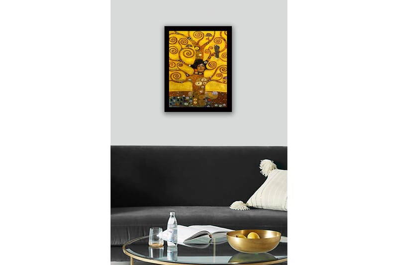 Inramad Canvastavla i trä - 41x56 cm - Kvinnlig gestalt omgiven av snurrande trädgrenar och symboliska element - Guld / Brun / Svart - Inredning - Tavlor & posters - Canvastavla