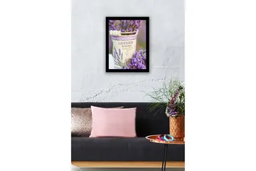 Inramad Canvastavla i trä - 41x56 cm - Lavendelblommor i en dekorativ kruka - Lila / Vit / Grön - Inredning - Tavlor & posters - Canvastavla