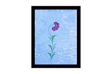 Inramad Canvastavla i trä - 41x56 cm - Lila blomma med gröna blad på en ljusblå bakgrund - Lila / Grön / Ljusblå - Inredning - Tavlor & posters - Canvastavla