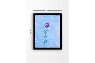 Inramad Canvastavla i trä - 41x56 cm - Lila blomma med gröna blad på en ljusblå bakgrund - Lila / Grön / Ljusblå - Inredning - Tavlor & posters - Canvastavla