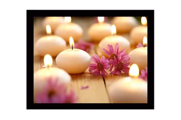 Inramad Canvastavla i trä - 41x56 cm - Ljusande doftljus omgivna av blommor - Ljusrosa / Vit / Beige - Inredning - Tavlor & posters - Canvastavla