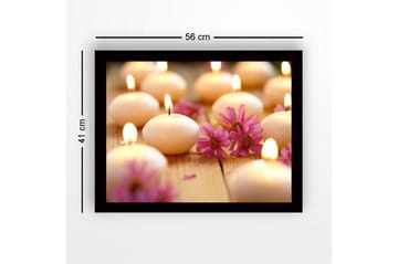 Inramad Canvastavla i trä - 41x56 cm - Ljusande doftljus omgivna av blommor - Ljusrosa / Vit / Beige - Inredning - Tavlor & posters - Canvastavla