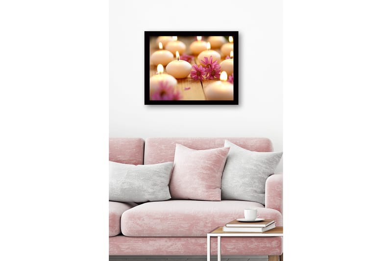 Inramad Canvastavla i trä - 41x56 cm - Ljusande doftljus omgivna av blommor - Ljusrosa / Vit / Beige - Inredning - Tavlor & posters - Canvastavla