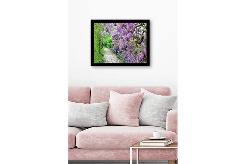 Inramad Canvastavla i trä - 41x56 cm - Lummig gång med blommande wisteria i lila nyanser - Lila / Grön - Inredning - Tavlor & posters - Canvastavla