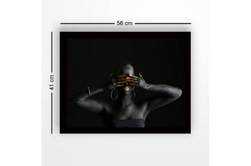 Inramad Canvastavla i trä - 41x56 cm - Mörk figur med guldiga detaljer som täcker ansiktet och händerna - Svart / Guld - Inredning - Tavlor & posters - Canvastavla