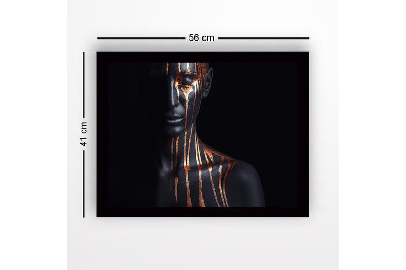 Inramad Canvastavla i trä - 41x56 cm - Mörk figur med guldstrimmor som rinner ner över ansiktet och kroppen - Svart / Guld - Inredning - Tavlor & posters - Canvastavla