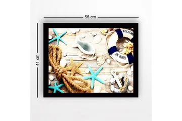 Inramad Canvastavla i trä - 41x56 cm - Maritim stillhet med snäckor, stjärnor och en livboj - Blå / Beige / Orange - Inredning - Tavlor & posters - Canvastavla