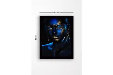 Inramad Canvastavla i trä - 41x56 cm - Mystisk porträtt med blå och gyllene ansiktsmålning - Blå / Guld - Inredning - Tavlor & posters - Canvastavla