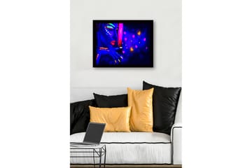 Inramad Canvastavla i trä - 41x56 cm - Neonfärgad porträtt av en kvinna med starka ansiktsmålningar - Blå / Neonorange / Rosa - Inredning - Tavlor & posters - Canvastavla