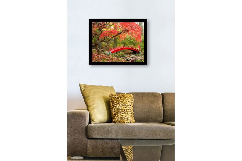 Inramad Canvastavla i trä - 41x56 cm - Röd bro omgiven av höstfärgade träd och löv - Röd / Grön / Brun - Inredning - Tavlor & posters - Canvastavla