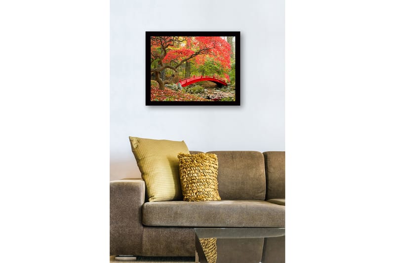 Inramad Canvastavla i trä - 41x56 cm - Röd bro omgiven av höstfärgade träd och löv - Röd / Grön / Brun - Inredning - Tavlor & posters - Canvastavla