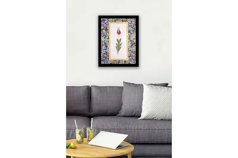 Inramad Canvastavla i trä - 41x56 cm - Röd tulpan med gröna blad p å en ljus bakgrund - Röd / Grön / Lila - Inredning - Tavlor & posters - Canvastavla