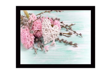 Inramad Canvastavla i trä - 41x56 cm - Rosa blommor med ett vitt hjärta och gråa kvistar - Rosa / Vitt / Grått - Inredning - Tavlor & posters - Canvastavla