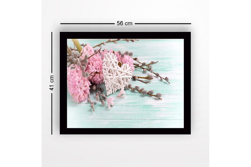 Inramad Canvastavla i trä - 41x56 cm - Rosa blommor med ett vitt hjärta och gråa kvistar - Rosa / Vitt / Grått - Inredning - Tavlor & posters - Canvastavla