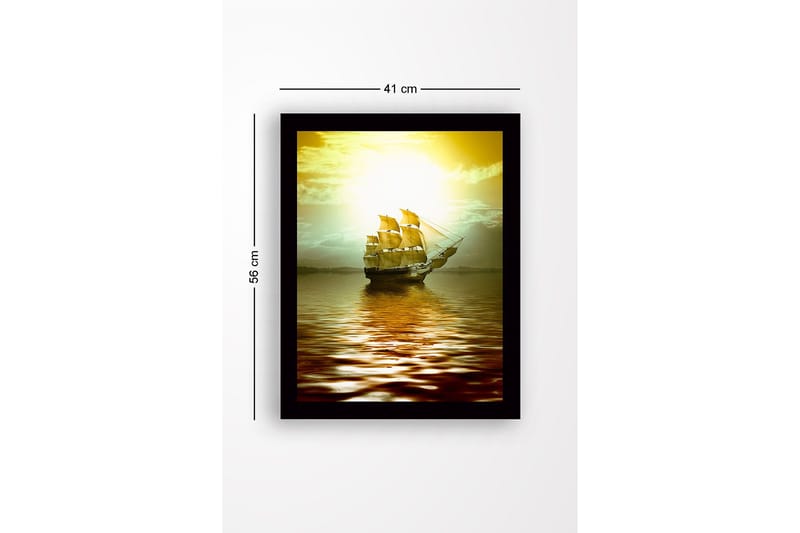 Inramad Canvastavla i trä - 41x56 cm - Segelbåt som glider fram över spegelblanka vattenytor i solnedgångens ljus - Guld / Brunt / Ljusgrön - Inredning - Tavlor & posters - Canvastavla