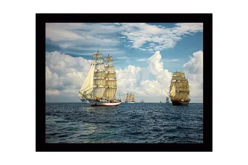 Inramad Canvastavla i trä - 41x56 cm - Segelbåtar på öppet hav under en klar himmel - Blå / Vit / Beige - Inredning - Tavlor & posters - Canvastavla