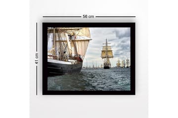 Inramad Canvastavla i trä - 41x56 cm - Segelbåtar på ett stormigt hav - Mörkblå / Beige / Grå - Inredning - Tavlor & posters - Canvastavla