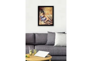 Inramad Canvastavla i trä - 41x56 cm - Sensuell kvinna i vit klänning med blå skor - Vit / Blå / Beige - Inredning - Tavlor & posters - Canvastavla