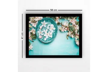 Inramad Canvastavla i trä - 41x56 cm - Skål med blommor på en turkos bakgrund - Turkos / Vit / Grön - Inredning - Tavlor & posters - Canvastavla