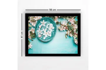 Inramad Canvastavla i trä - 41x56 cm - Skål med blommor på en turkos bakgrund - Turkos / Vit / Grön - Inredning - Tavlor & posters - Canvastavla