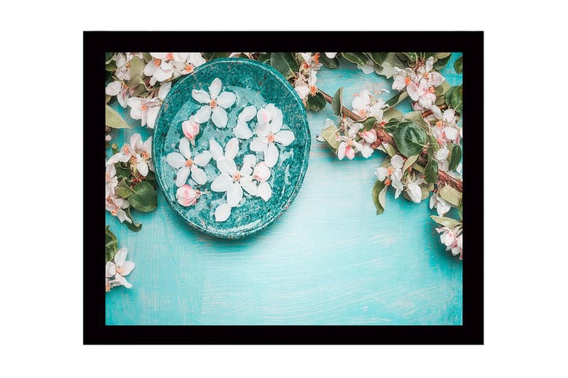 Inramad Canvastavla i trä - 41x56 cm - Skål med blommor på en turkos bakgrund, Turkos / Vit / Grön