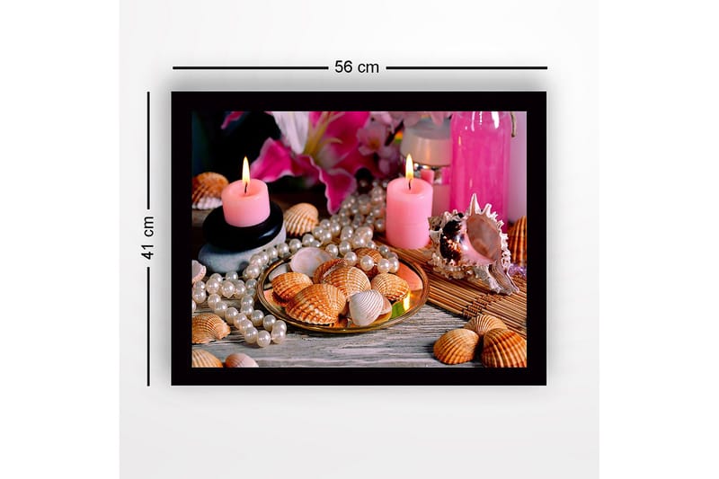 Inramad Canvastavla i trä - 41x56 cm - Skaldjur och pärlor på en gyllene tallrik med ljus och blommor i bakgrunden - Rosa / Beige / Vit - Inredning - Tavlor & posters - Canvastavla