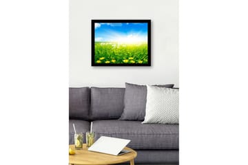 Inramad Canvastavla i trä - 41x56 cm - Solig äng med gula blommor och grönt gräs - Gult / Grönt / Blått - Inredning - Tavlor & posters - Canvastavla