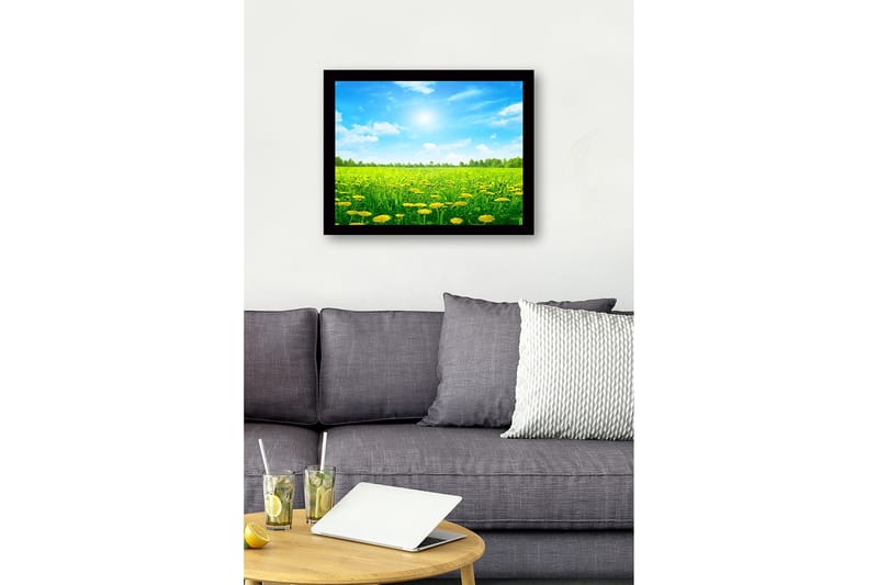 Inramad Canvastavla i trä - 41x56 cm - Solig äng med maskrosor i blomning - Grön / Gul / Blå - Inredning - Tavlor & posters - Canvastavla