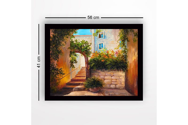 Inramad Canvastavla i trä - 41x56 cm - Solig gränd med blomstrande växter och stenlagda trappor - Grön / Orange / Beige - Inredning - Tavlor & posters - Canvastavla