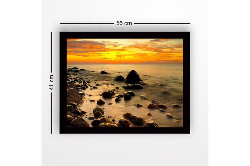 Inramad Canvastavla i trä - 41x56 cm - Solnedgång över en klippig strand med stilla vatten - Orange / Mörkgrå / Guld - Inredning - Tavlor & posters - Canvastavla