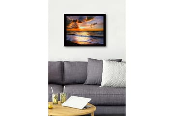 Inramad Canvastavla i trä - 41x56 cm - Solnedgång över havet med dramatiska molnformationer - Orange / Blå / Guld - Inredning - Tavlor & posters - Canvastavla