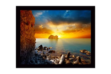 Inramad Canvastavla i trä - 41x56 cm - Solnedgång över havet med klippformationer i förgrunden - Orange / Blå / Grå - Inredning - Tavlor & posters - Canvastavla