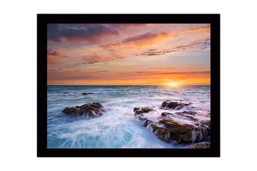 Inramad Canvastavla i trä - 41x56 cm - Solnedgång över havet med klippor i förgrunden - Blå / Orange / Lila - Inredning - Tavlor & posters - Canvastavla