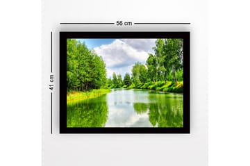 Inramad Canvastavla i trä - 41x56 cm - Spegelblanka vattenytor omgivna av frodig grönska - Grön / Blå / Vit - Inredning - Tavlor & posters - Canvastavla