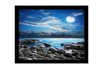 Inramad Canvastavla i trä - 41x56 cm - Stämningsfull havslandskap med måne och klippor - Blå / Grå / Vit - Inredning - Tavlor & posters - Canvastavla