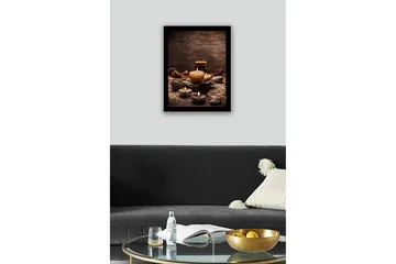 Inramad Canvastavla i trä - 41x56 cm - Stämningsfull samling av ljus och stenar - Guld / Brun / Grå - Inredning - Tavlor & posters - Canvastavla