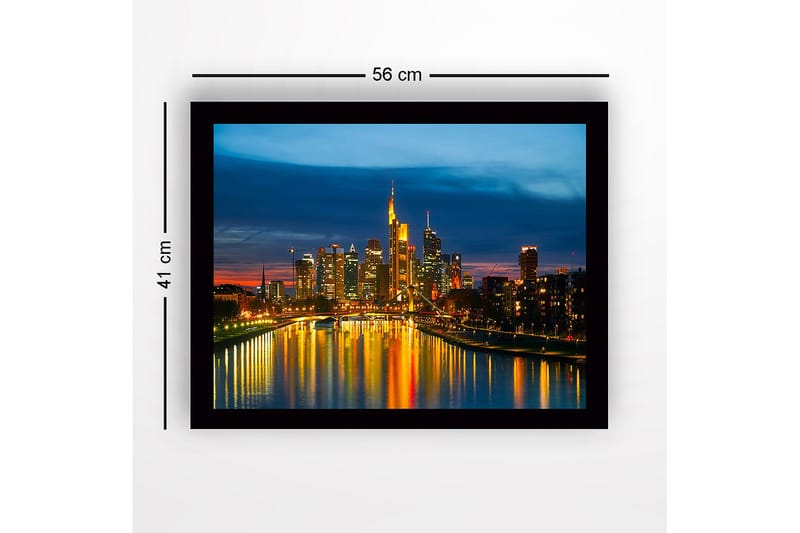 Inramad Canvastavla i trä - 41x56 cm - Stadssilhuett vid skymning med reflektioner i vattnet - Blå / Guld / Svart - Inredning - Tavlor & posters - Canvastavla