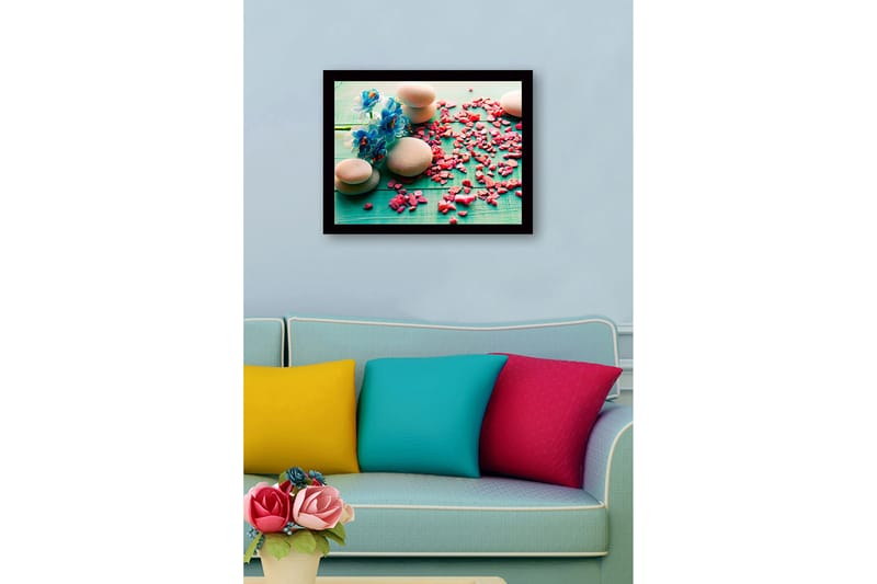 Inramad Canvastavla i trä - 41x56 cm - Stenarrangemang med blå blommor och rosa stenar - Blå / Rosa / Grå - Inredning - Tavlor & posters - Canvastavla