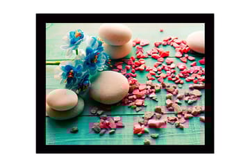 Inramad Canvastavla i trä - 41x56 cm - Stenarrangemang med blå blommor och rosa stenar - Blå / Rosa / Grå - Inredning - Tavlor & posters - Canvastavla