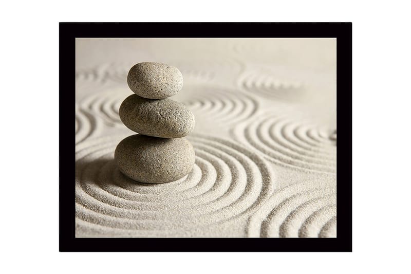 Inramad Canvastavla i trä - 41x56 cm - Stenstapel på sand med cirkulära mönster, Grå / Beige