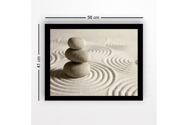 Inramad Canvastavla i trä - 41x56 cm - Stenstapel på sand med cirkulära mönster - Grå / Beige - Inredning - Tavlor & posters - Canvastavla