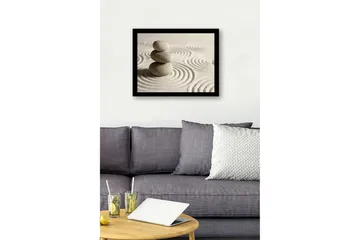 Inramad Canvastavla i trä - 41x56 cm - Stenstapel på sand med cirkulära mönster - Grå / Beige - Inredning - Tavlor & posters - Canvastavla