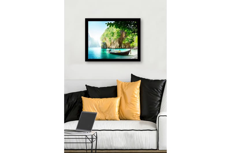 Inramad Canvastavla i trä - 41x56 cm - Stilla havslandskap med en traditionell båt vid en klippstrand - Turkos / Grön / Brun - Inredning - Tavlor & posters - Canvastavla