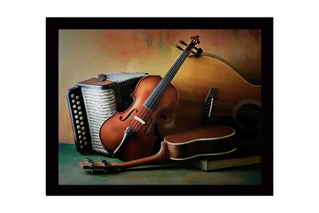 Inramad Canvastavla i trä - 41x56 cm - Stillhet med musikinstrument i fokus - Brun / Beige / Grön - Inredning - Tavlor & posters - Canvastavla