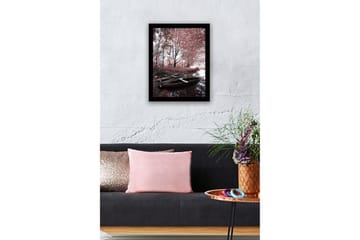 Inramad Canvastavla i trä - 41x56 cm - Stillhet vid en spegelblanka sjö med båtar och höstfärger - Röd / Svart / Grå - Inredning - Tavlor & posters - Canvastavla